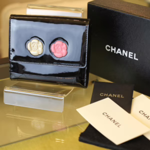 二つ折り財布 ブラックエナメルレザー｜CHANEL 財布 中古