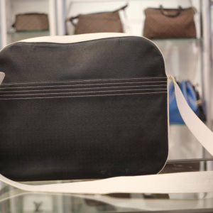 LOEWE｜ロエベ　斜め掛けバッグ　モノトーン