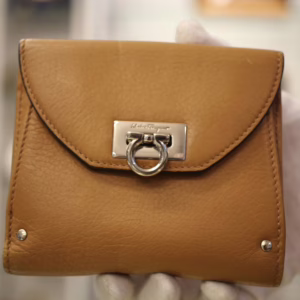Ferragamo｜フェラガモ　ガンチーニ　折り財布