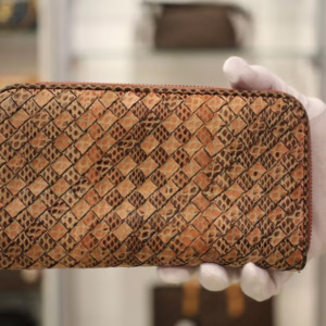 BOTTEGA VENETA｜ボッテガヴェネタ　パイソンレザーラウンド長財布