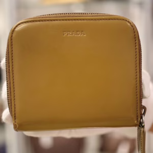 PRADA｜プラダ　コンパクト　折り財布
