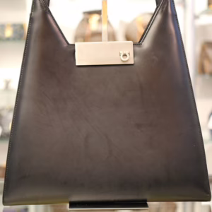 Ferragamo｜フェラガモ　ブラック　ショルダーバッグ