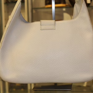 Ferragamo｜フェラガモ　ホワイト　ショルダーバッグ