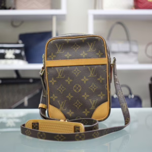 LOUIS VOUITTON｜ルイヴィトン　ダヌーブ　ショルダーバッグ