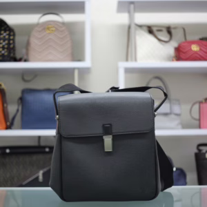 LOUIS VOUITTON｜ルイヴィトン　タイガ　ショルダーバッグ